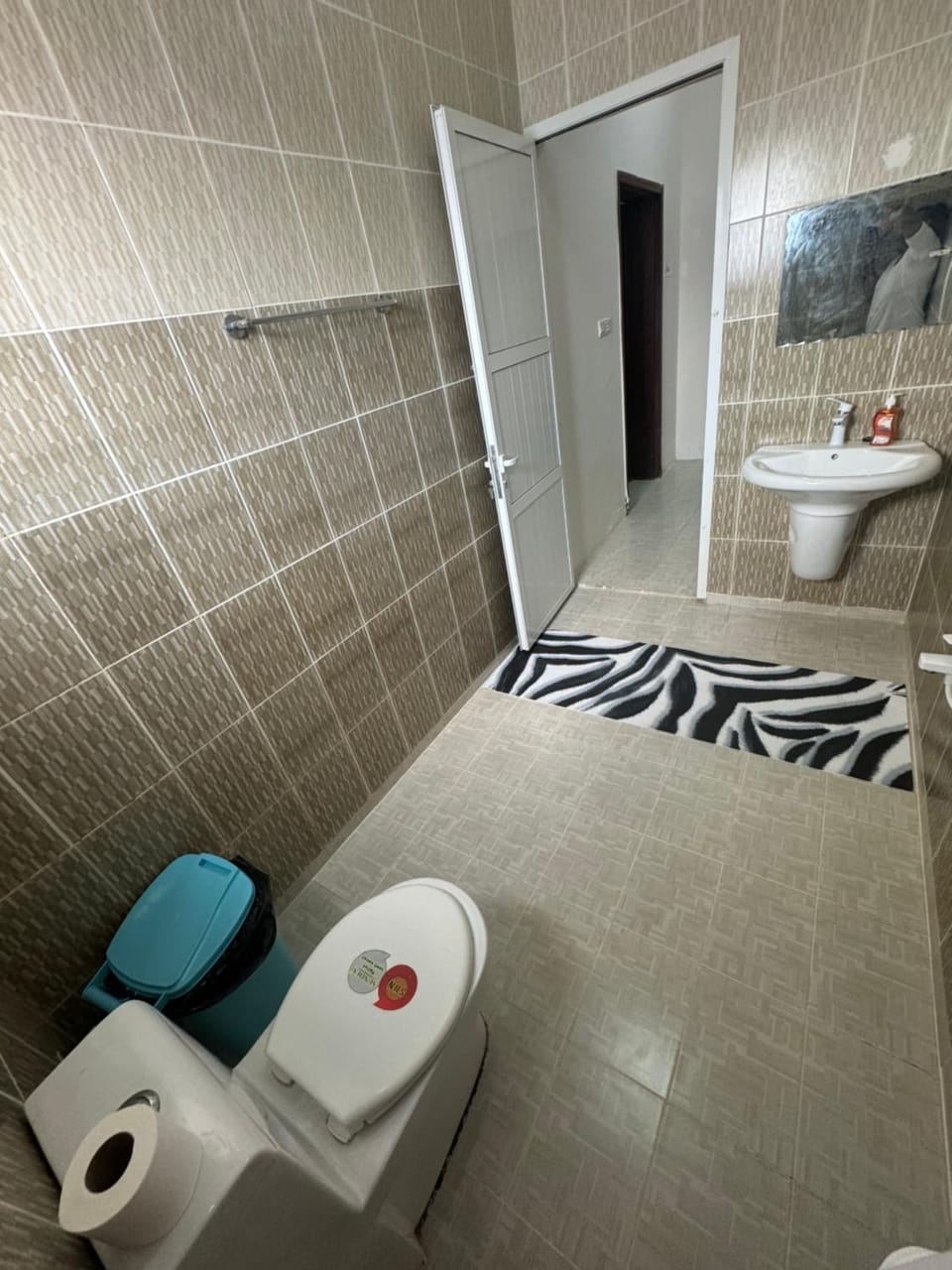 Shower, Toilet, Bathroom, towels