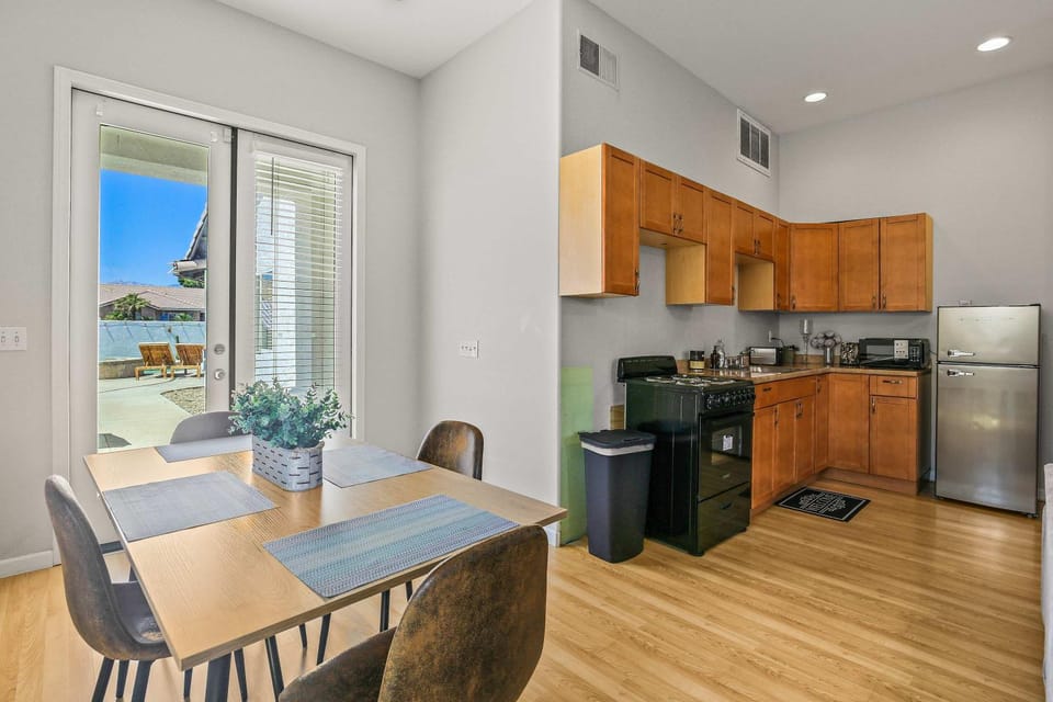 Kitchen or kitchenette, Dining area, pet friendly, toaster
