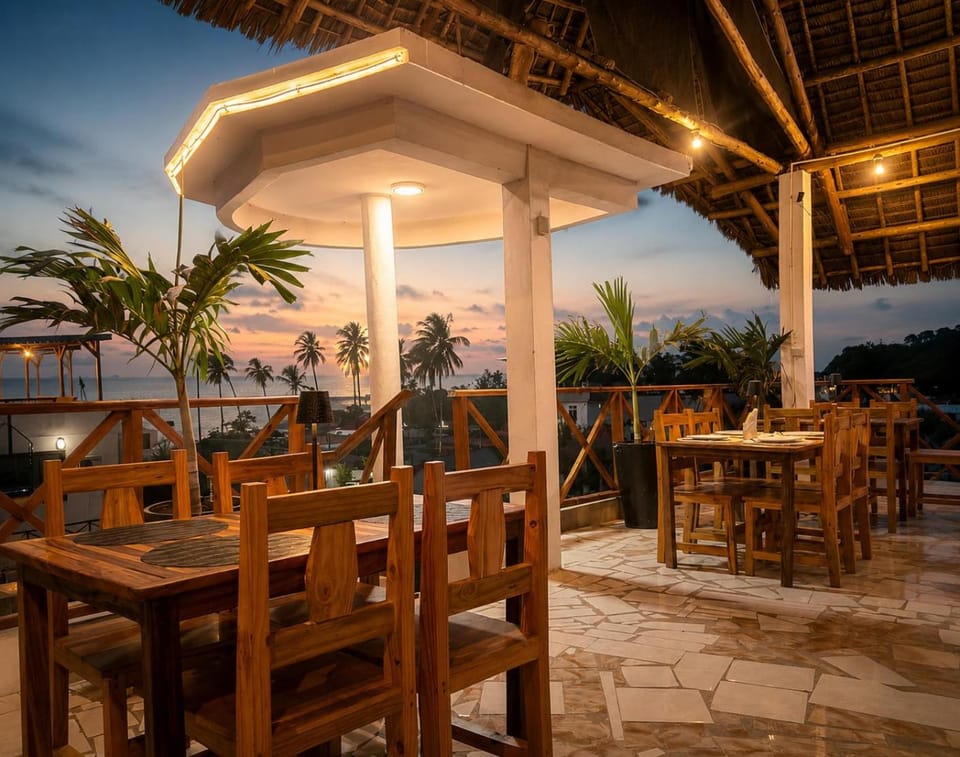 Restaurant/places to eat, View (from property/room), Balcony/Terrace, Dining area, Sea view, Sunset
