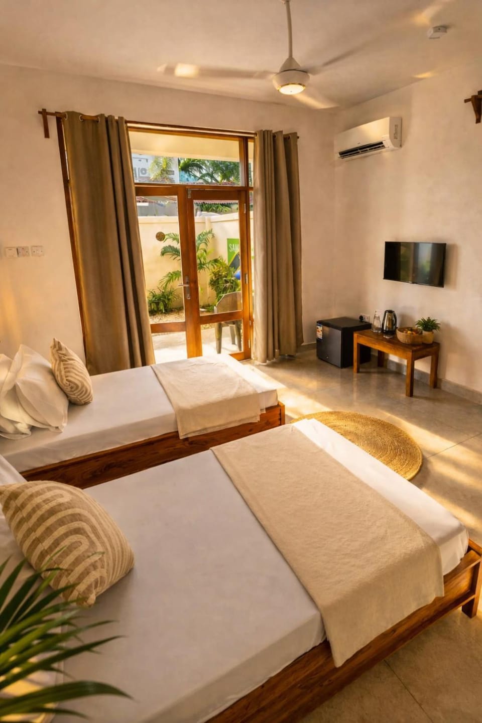 Garden, TV and multimedia, View (from property/room), Photo of the whole room, Bedroom, Drinks, internet, locker, towels, air conditioner