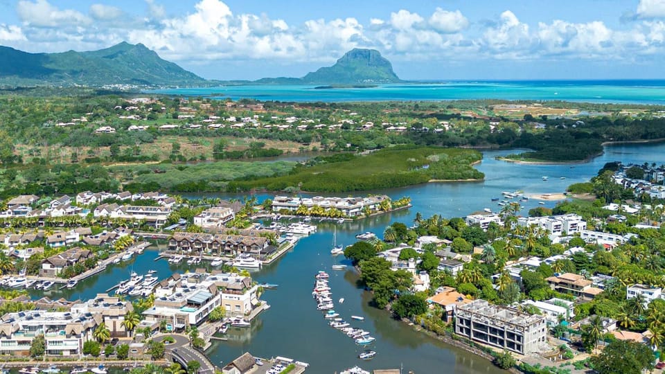 Zodiac Penthouse - Sea & Mountain Apartment in Rivière Noire District, Mauritius