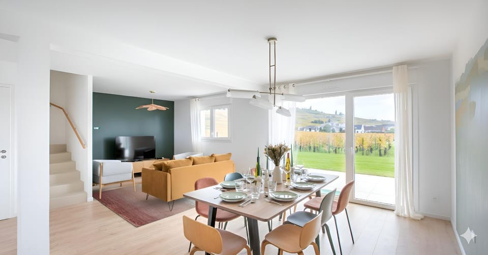 Seating area, Dining area, Garden view