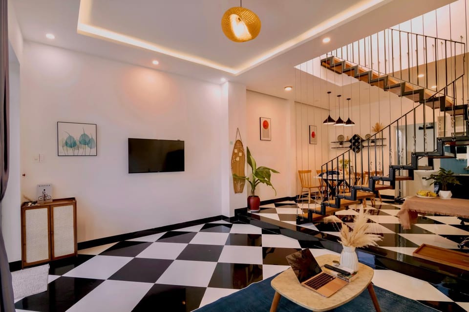 TV and multimedia, Living room, Food and drinks, Seating area, Food