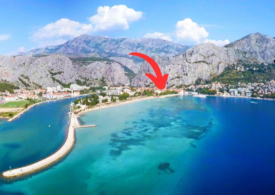 Property building, Natural landscape, Bird's eye view, Beach, Mountain view, Sea view