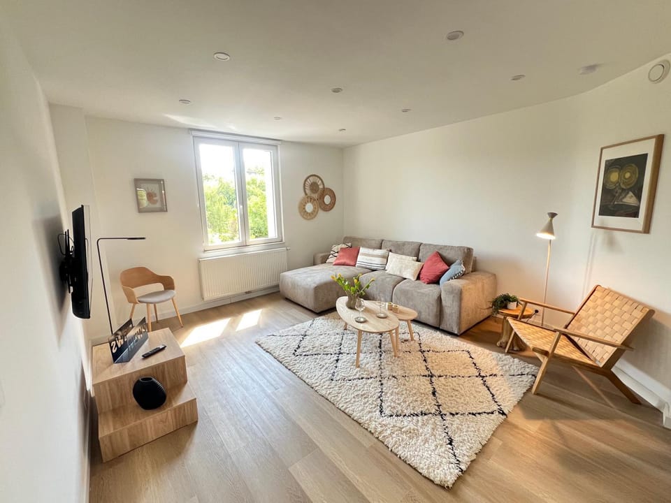 TV and multimedia, Living room, Seating area