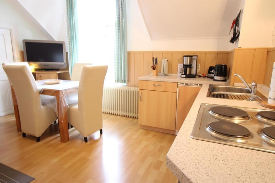 TV and multimedia, Kitchen or kitchenette, Dining area