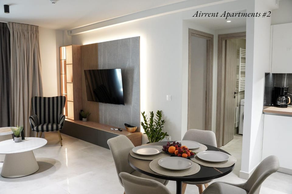 Communal lounge/ TV room, TV and multimedia, Kitchen or kitchenette, Living room, Seating area, Dining area, Evening entertainment