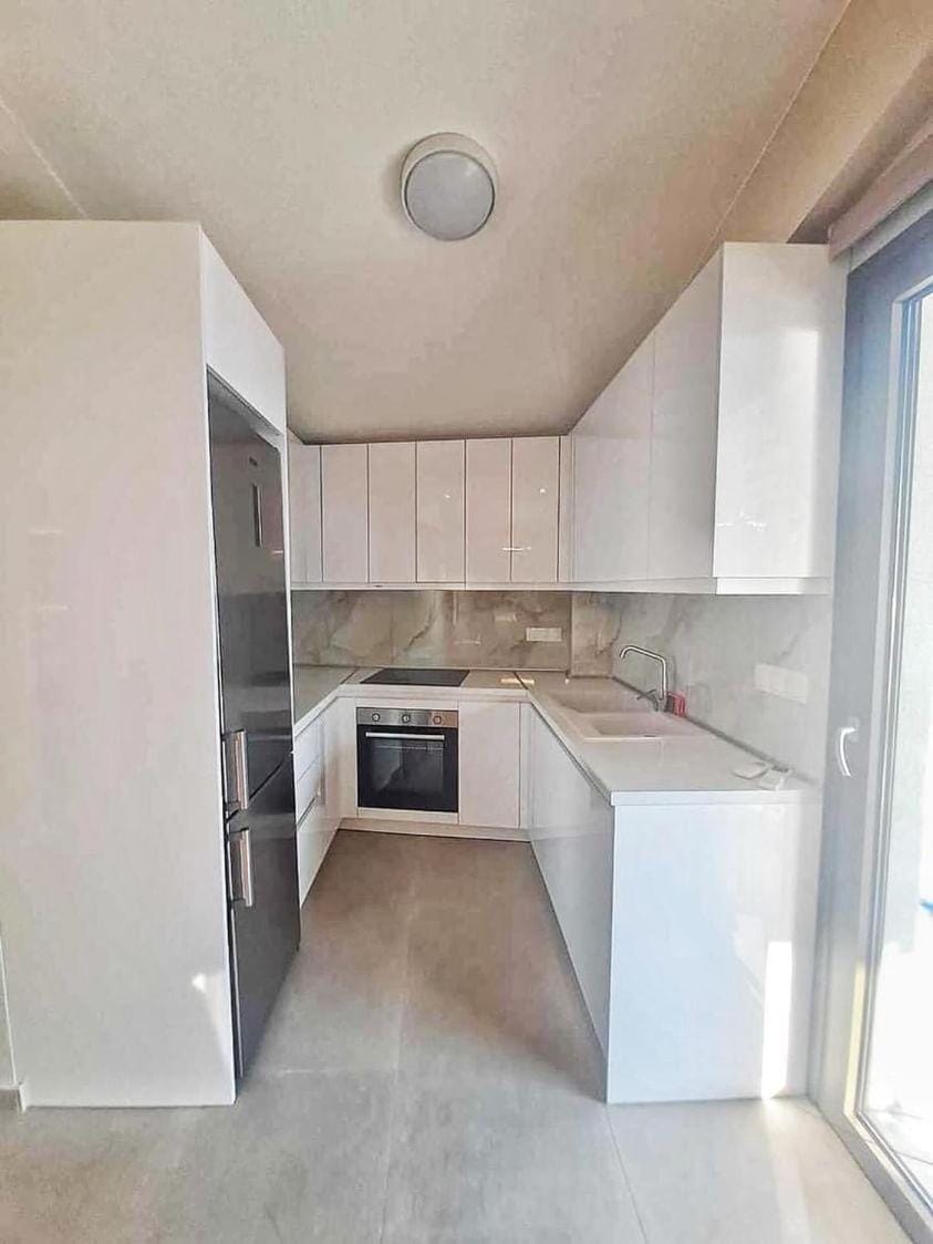 Kitchen or kitchenette, minibar, oven, stove