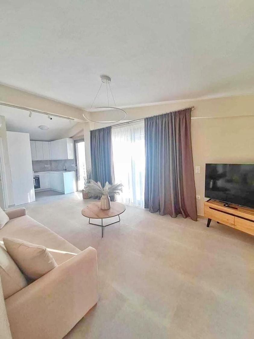 TV and multimedia, Living room, Seating area, Evening entertainment