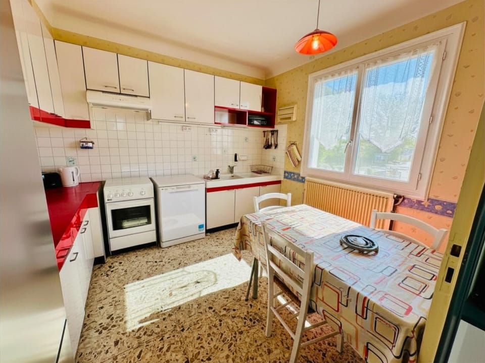 Kitchen or kitchenette, Dining area, oven, stove, kitchen