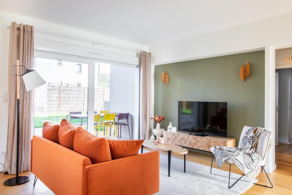 Communal lounge/ TV room, TV and multimedia, Living room, Seating area