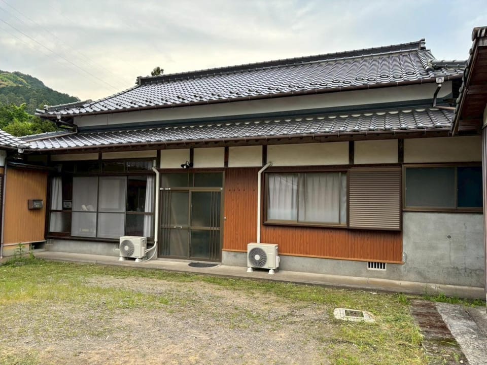 Property building, Day