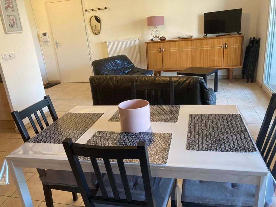 TV and multimedia, Living room, Dining area, internet