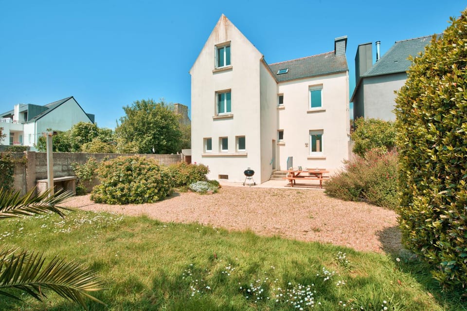 Property building, Facade/entrance, Off site