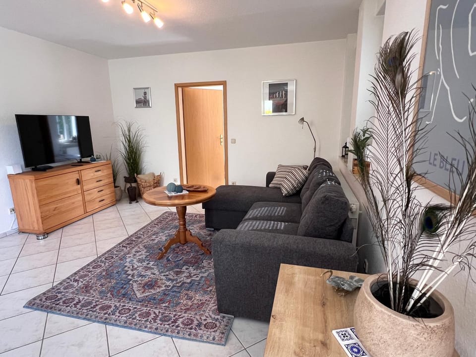 Communal lounge/ TV room, Living room, Seating area, Evening entertainment