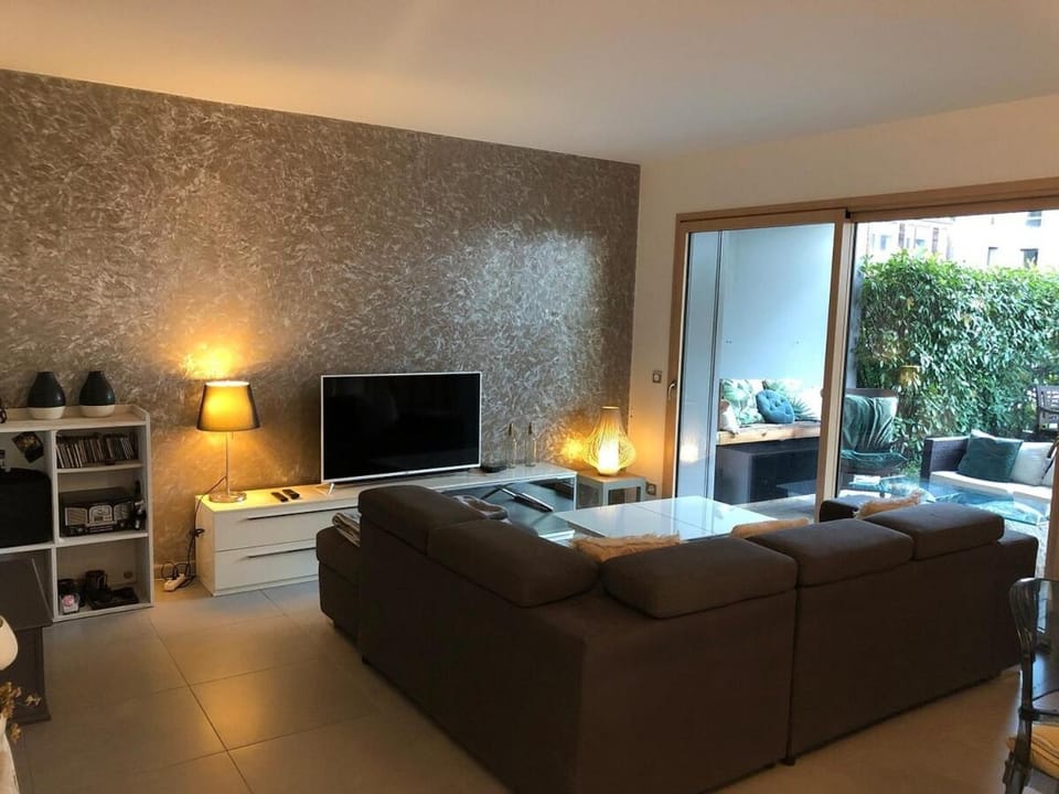 TV and multimedia, Living room, internet