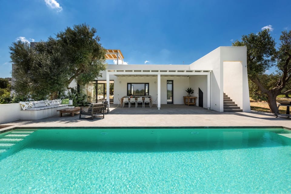 Property building, Patio, Garden, Garden view, Pool view, Swimming pool, sunbed