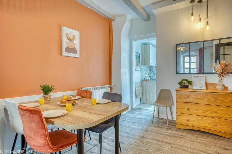 Dining area, storage
