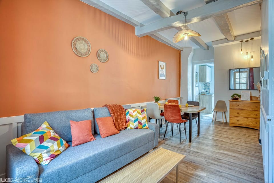 Living room, Seating area, Dining area