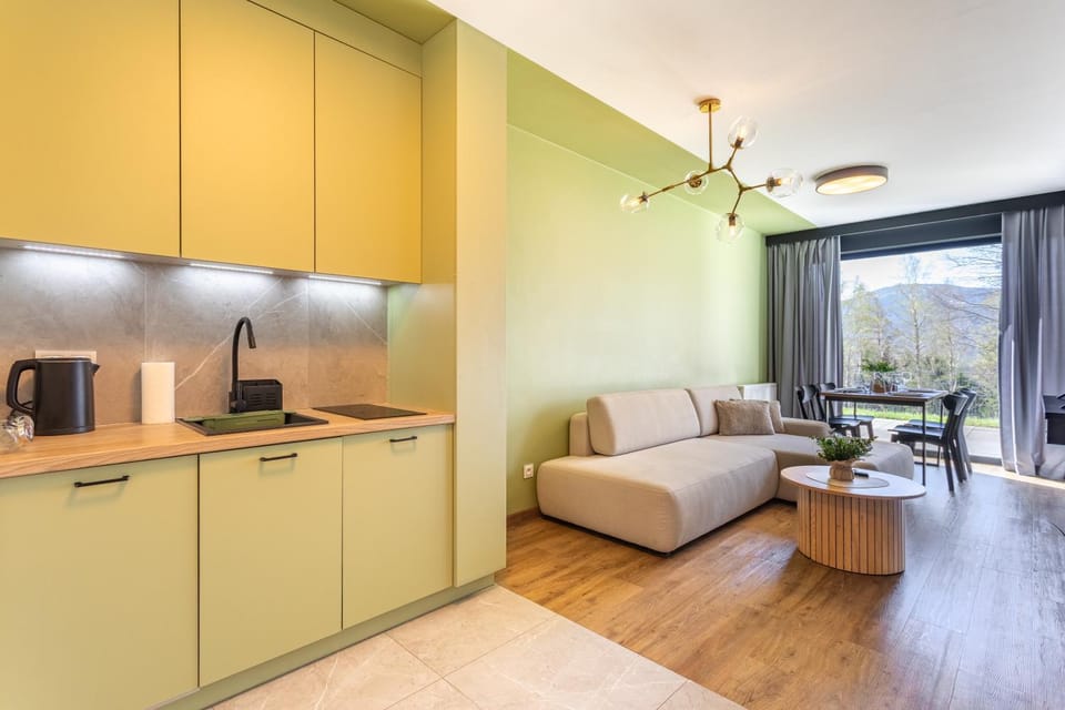 Coffee/tea facilities, Kitchen or kitchenette, Living room, Seating area