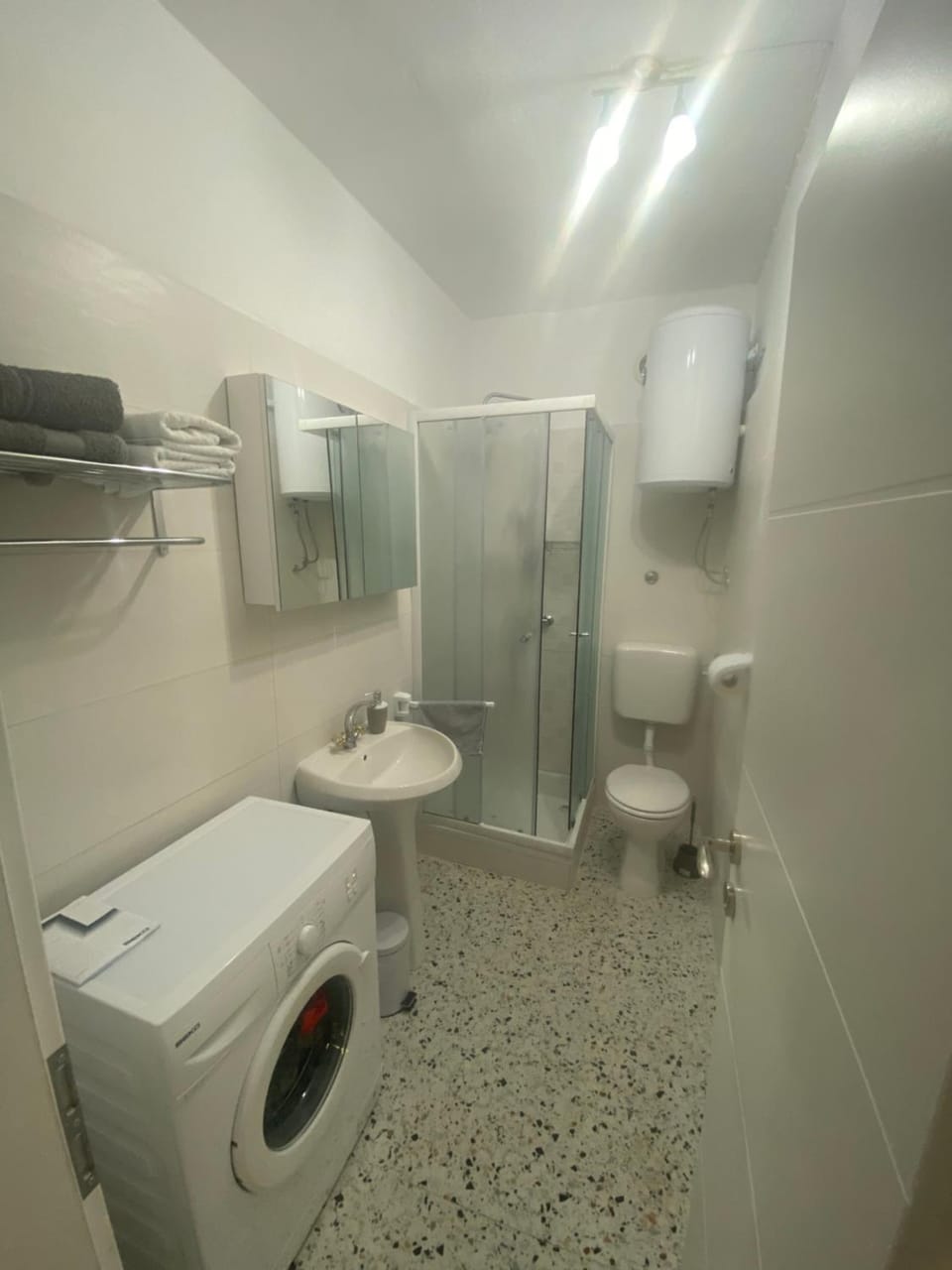 Shower, Toilet, towels, washing machine