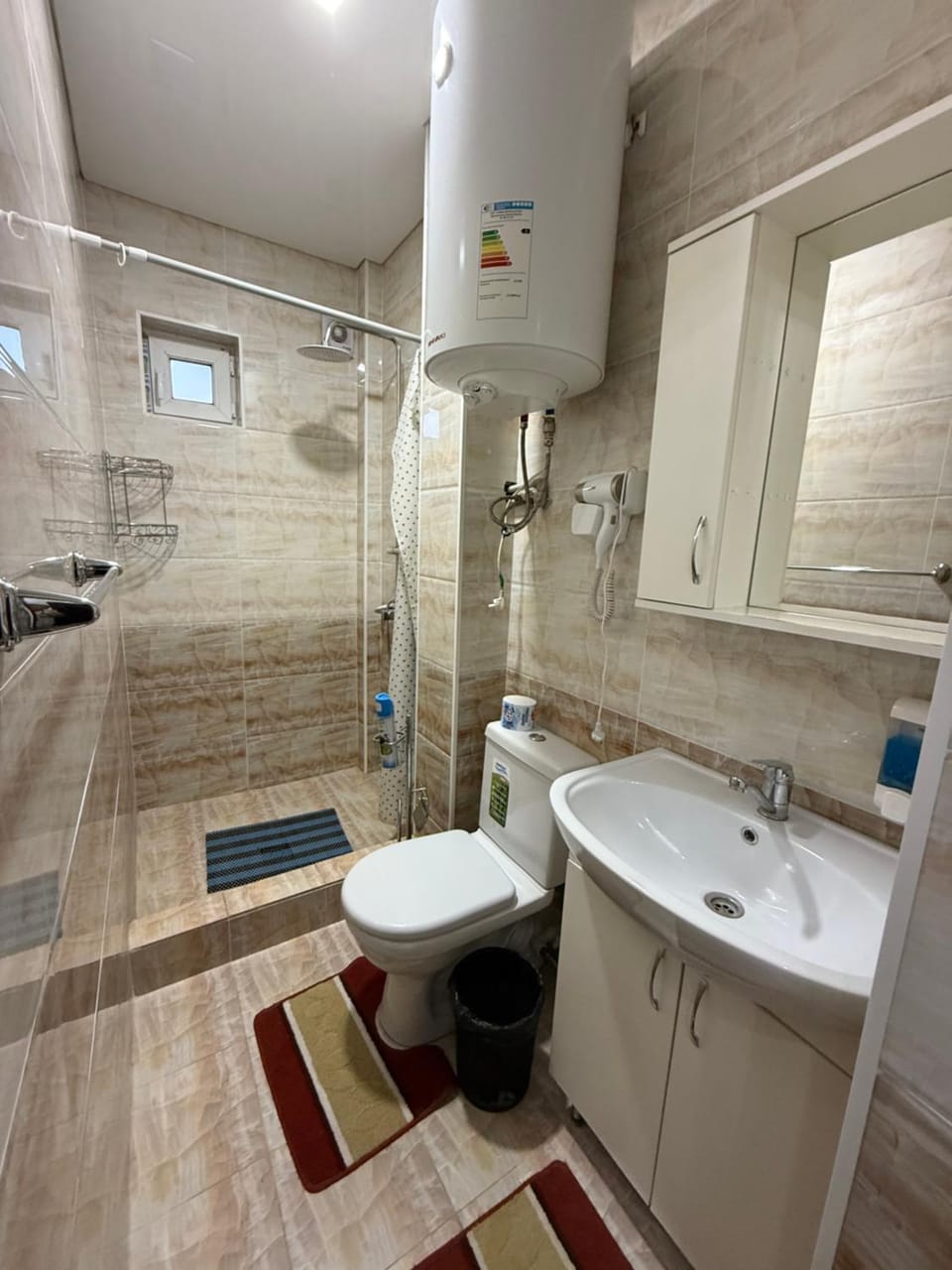 Shower, Toilet, towels