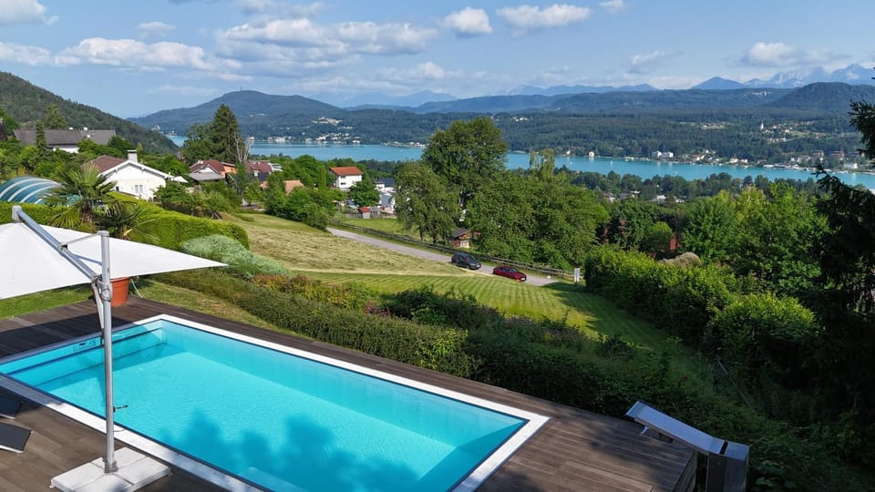 Garden, Lake view, Mountain view, Swimming pool, sunbed