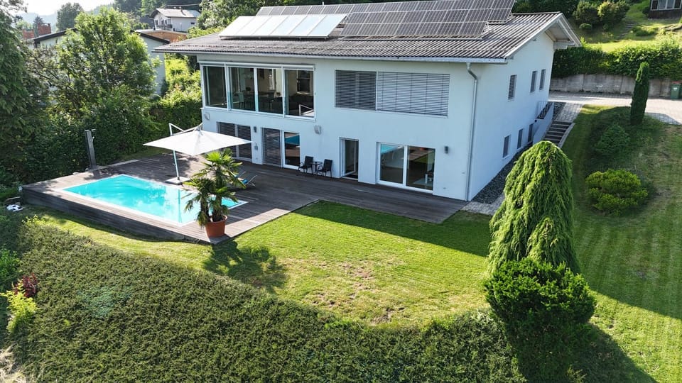 Property building, Garden, Swimming pool