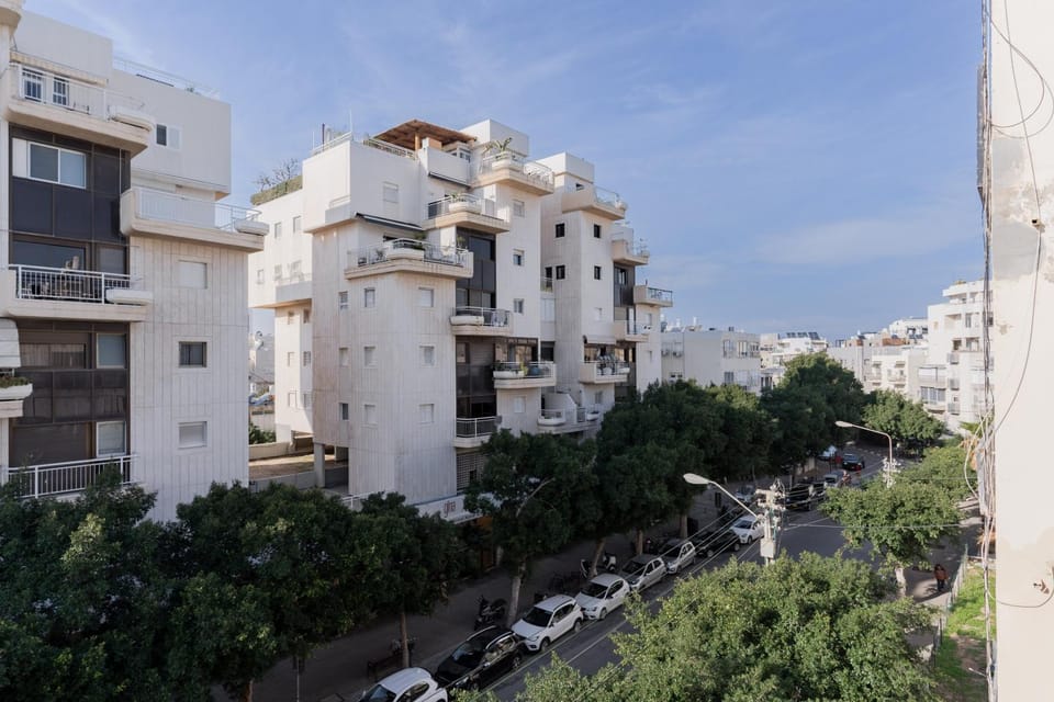 Property building, Day, Neighbourhood, City view, Street view, Location