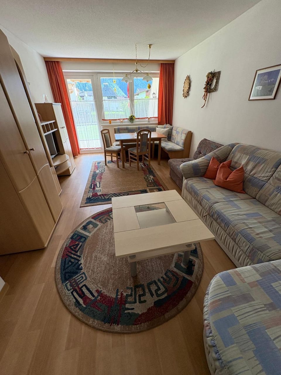 Living room, Seating area