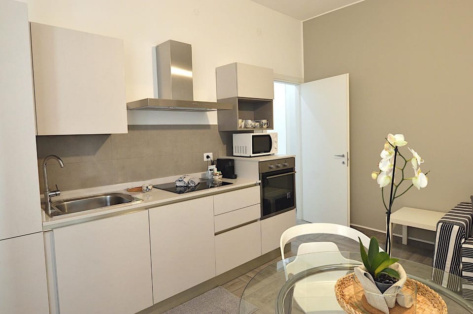 Kitchen or kitchenette, Dining area, dishwasher, minibar, oven, pet friendly, stove, toaster
