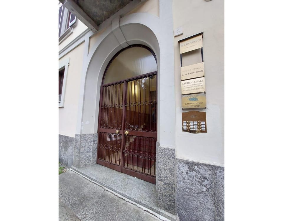 Property building, Facade/entrance, Day