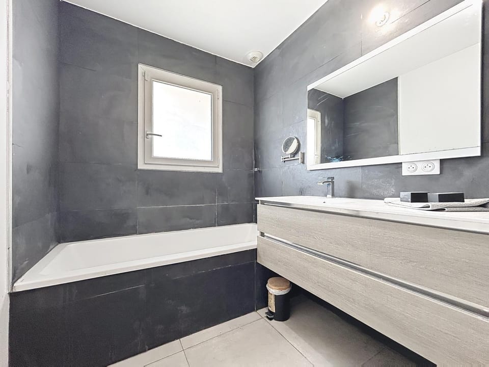 Bathroom, Bath