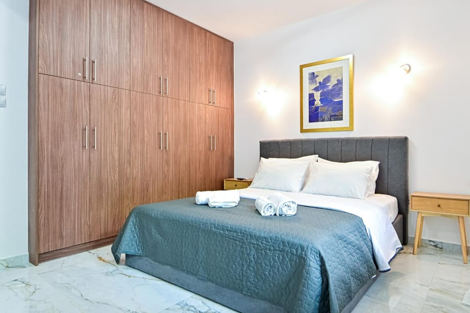 Bed, Bedroom, towels, wardrobe