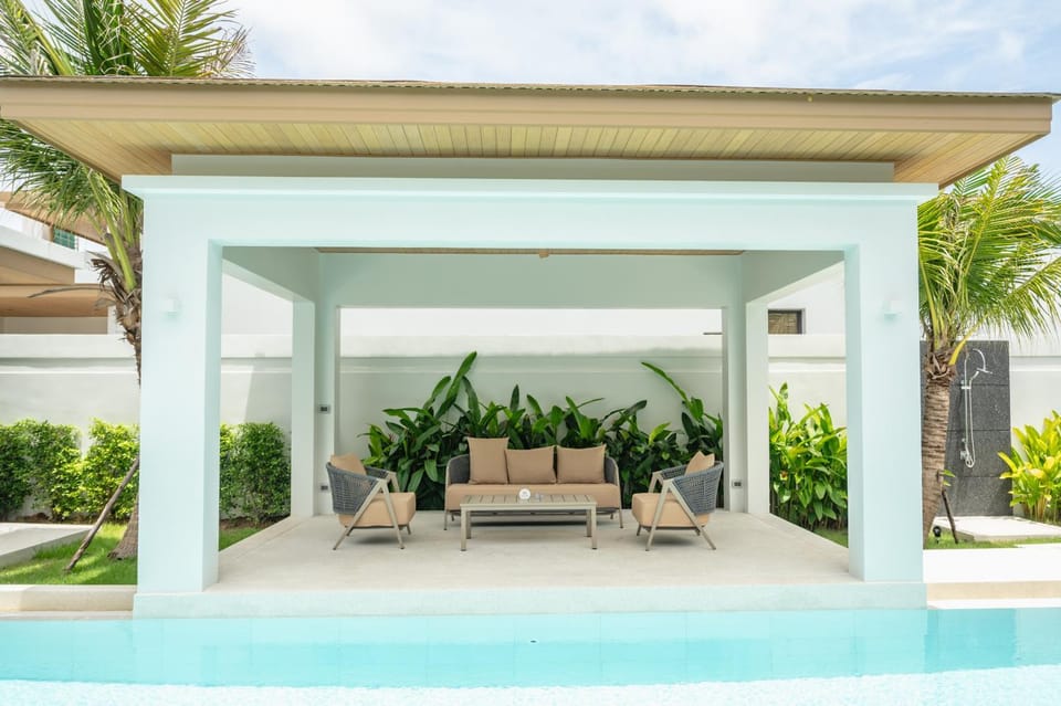Garden, Balcony/Terrace, Seating area, Garden view, Pool view, Swimming pool, Swimming pool