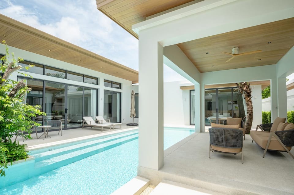 Property building, Pool view, Swimming pool, Swimming pool, sunbed
