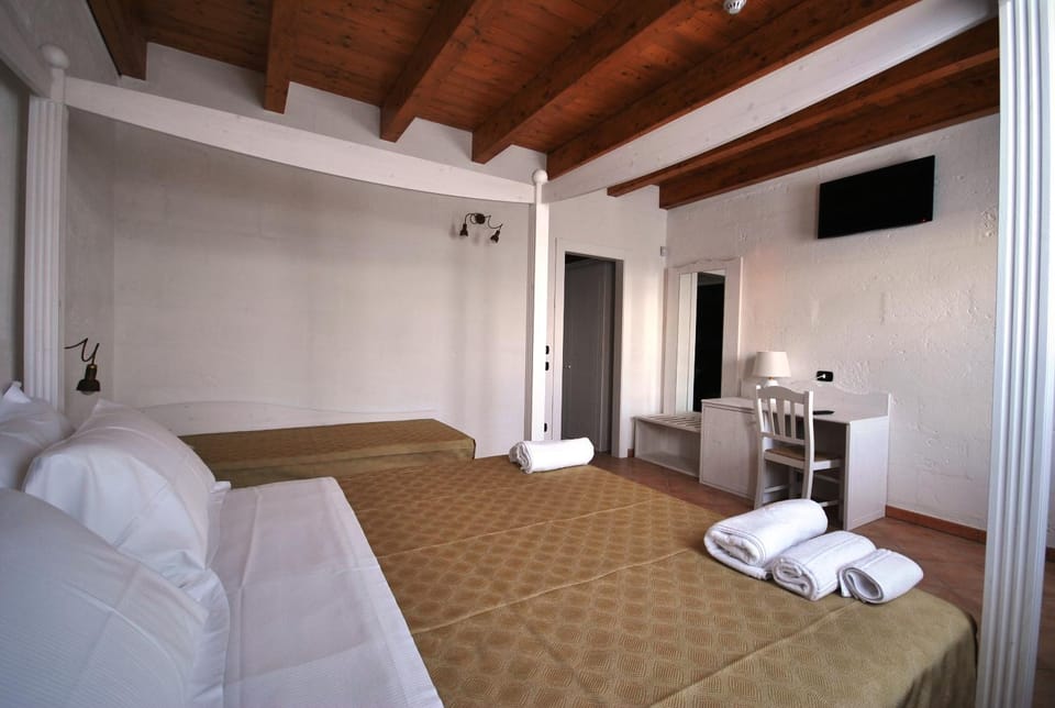 TV and multimedia, Bedroom, towels