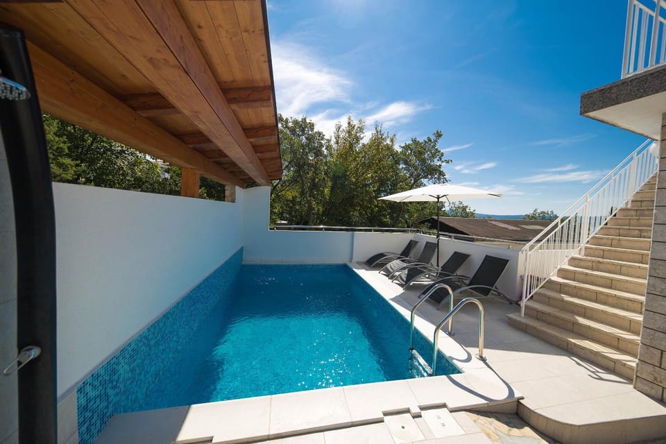 Swimming pool, Swimming pool