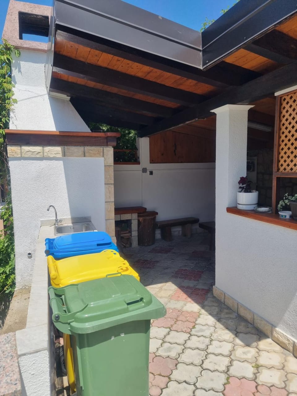 Patio, BBQ facilities