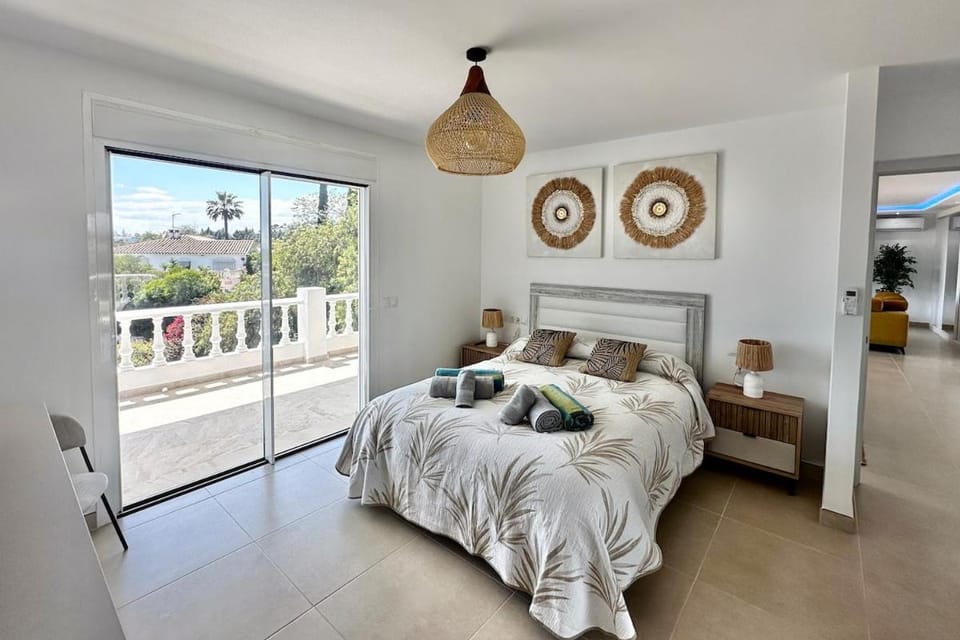 Luxury Villa - Pool - Sea Views - El Chaparral Villa in Costa del Sol