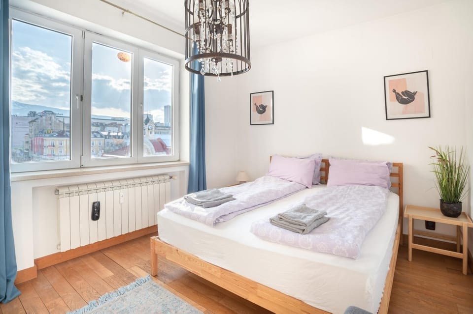 Photo of the whole room, Bedroom, towels