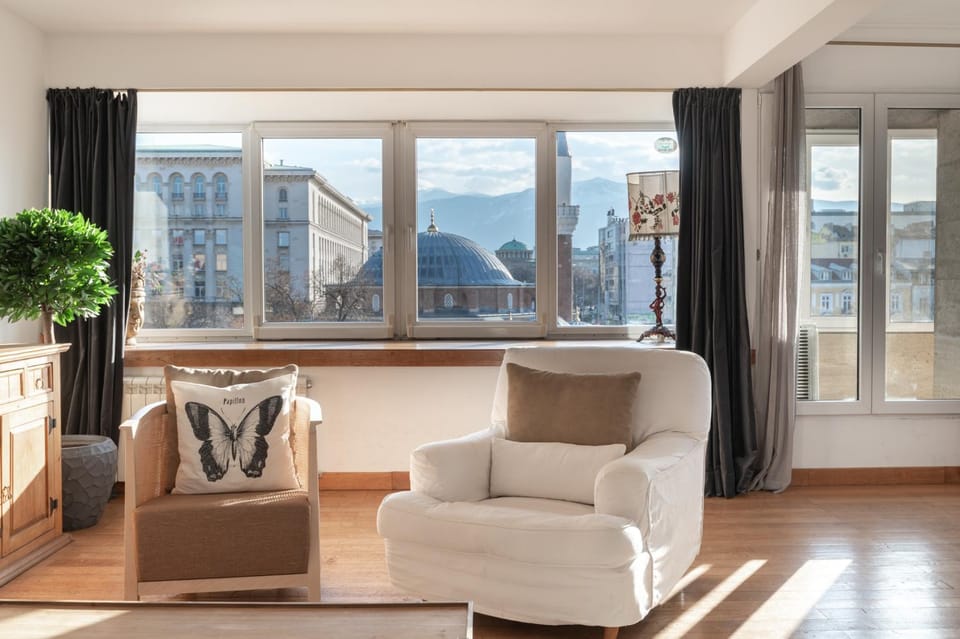 Living room, Seating area