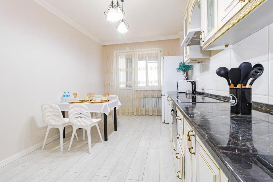 Kitchen or kitchenette, Dining area, minibar, pet friendly, stove