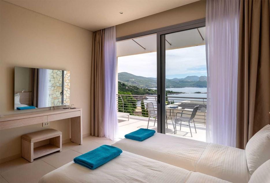 Bed, TV and multimedia, Balcony/Terrace, Living room, Photo of the whole room, Seating area, Bedroom