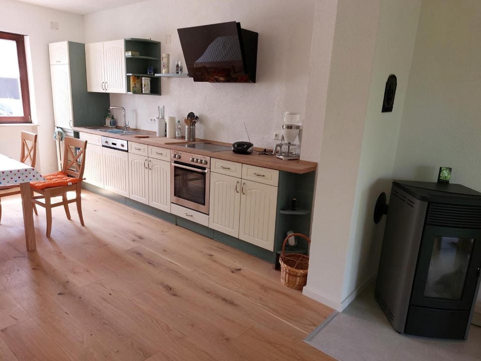 Dining area, kitchen