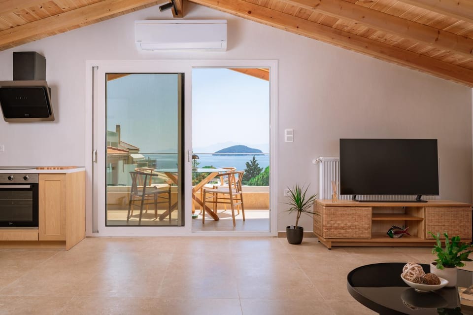 Communal lounge/ TV room, Balcony/Terrace, Living room, Sea view