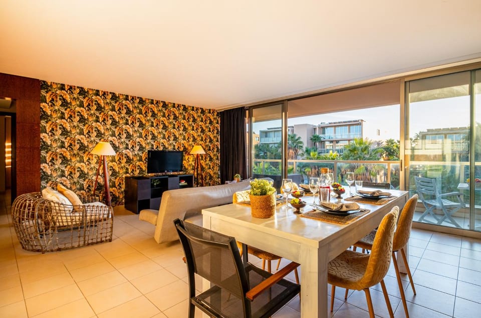 Communal lounge/ TV room, TV and multimedia, Balcony/Terrace, Living room, Dining area