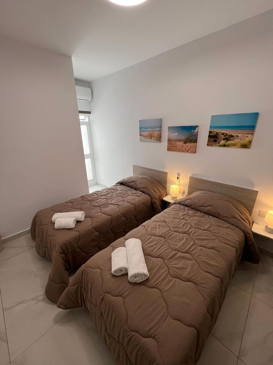 Bed, Photo of the whole room, Bedroom, towels, air conditioner