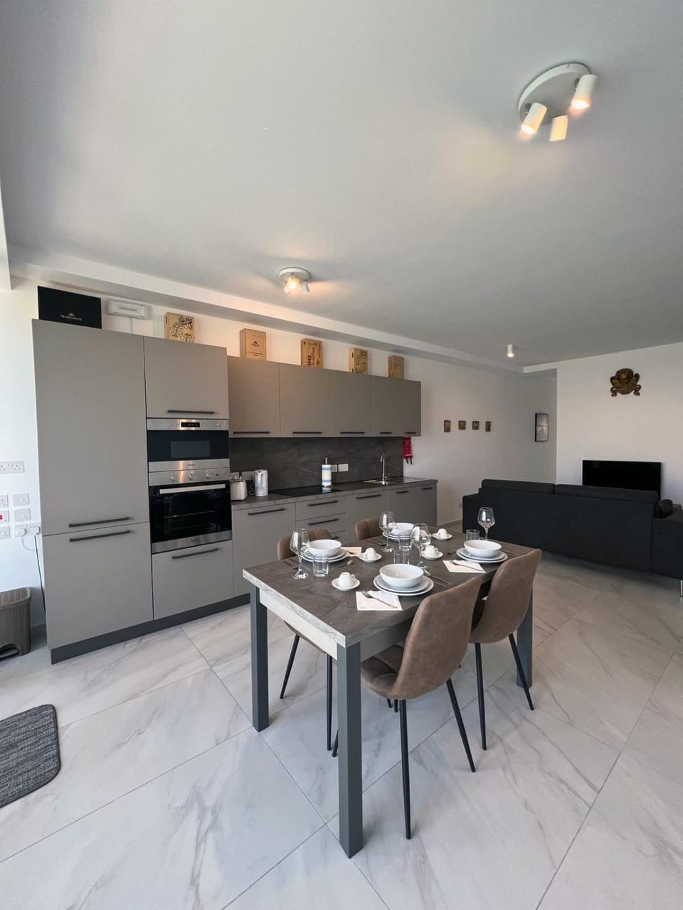 Kitchen or kitchenette, Dining area, dishwasher, oven, stove