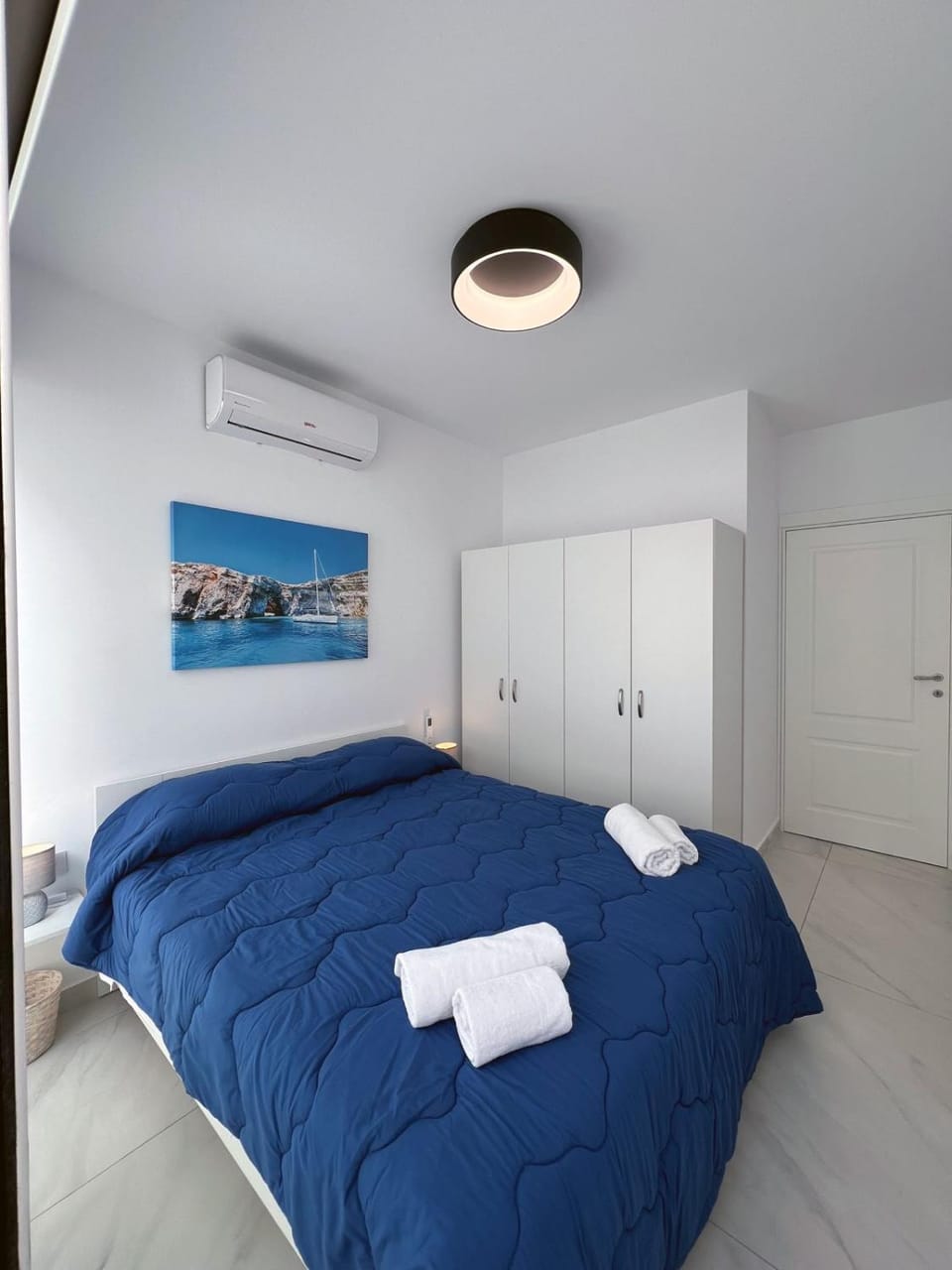 Bed, Photo of the whole room, Bedroom, towels, wardrobe, air conditioner